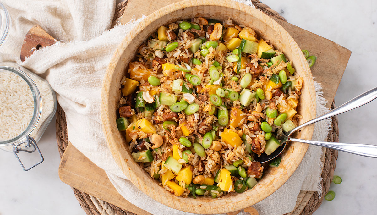 Krokante rijst salade met crispy chili oil