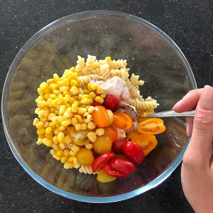 Koude pastasalade met tomaatjes: snel en fris recept stap 1