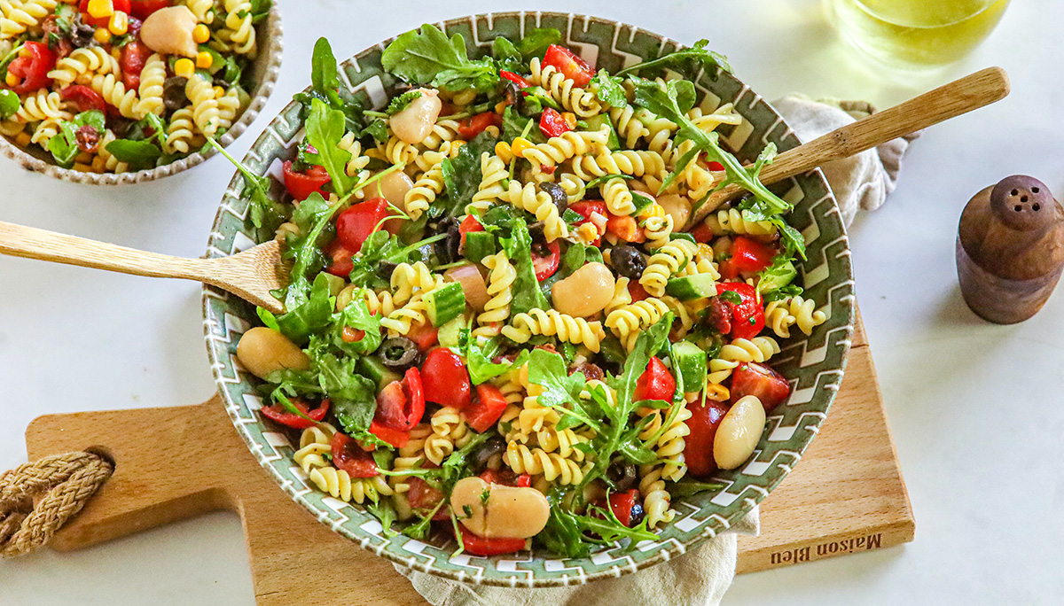 Vegan pastasalade met groenten
