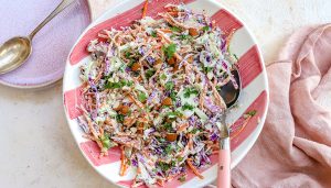 Kleurrijke coleslaw salade