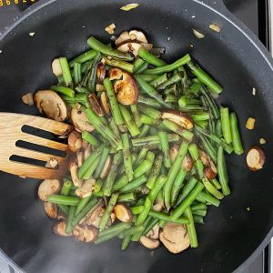 Sperziebonen wok met ketjap stap 3
