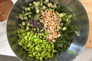 Edamame salade met pindadressing stap 5