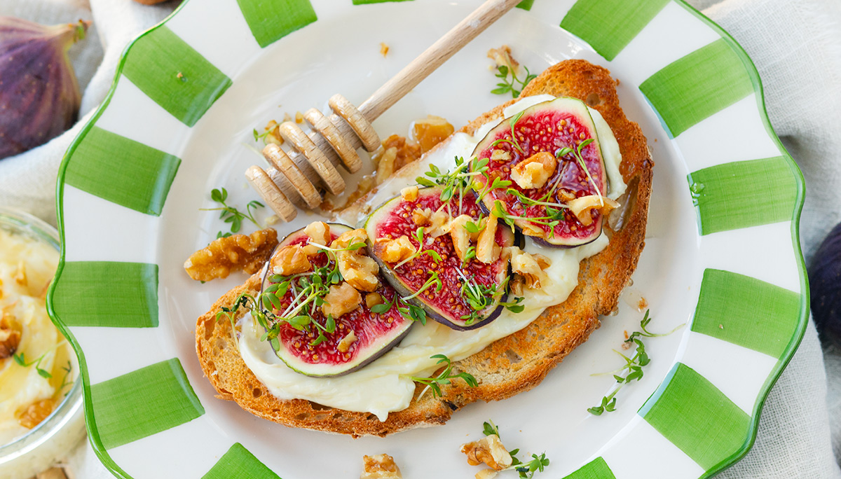 Whipped brie toast met vijgen