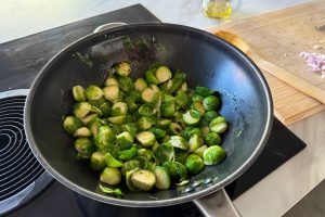 Gewokte spruitjes stap 1