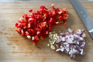 Gele curry met gyoza en paksoi stap 1