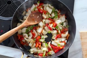 Gele curry met gyoza en paksoi stap 3