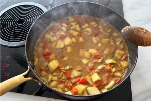 Gele curry met gyoza en paksoi stap 4